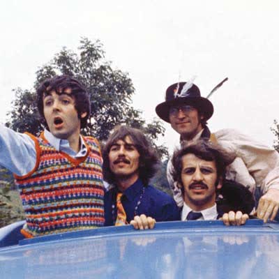 BEATLES - SHE LOVES YOU (1964)