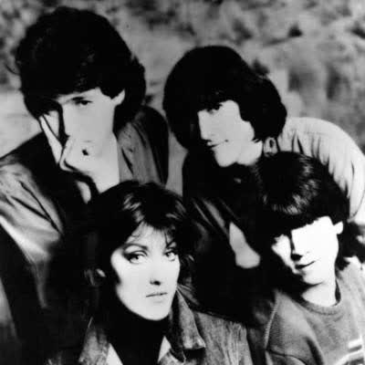 KATRINA AND THE WAVES - WALKING ON SUNSHINE (1985)